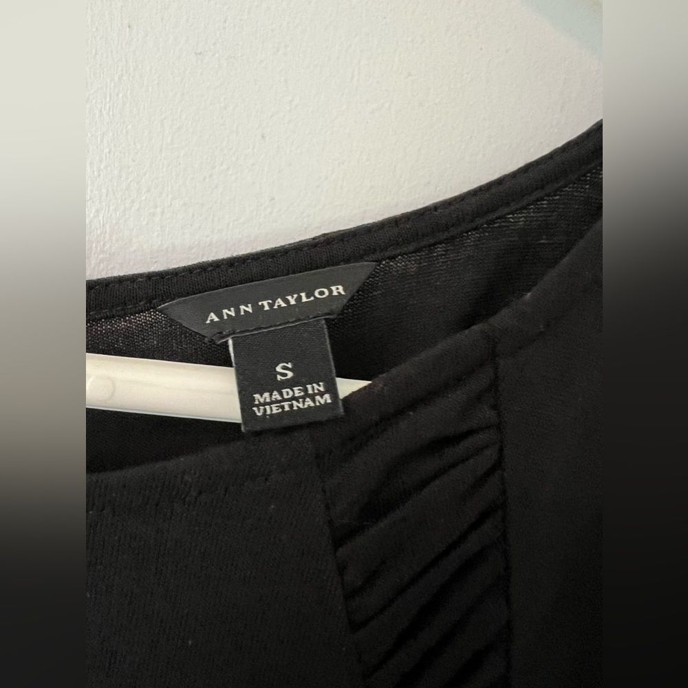 Ann Taylor T-Shirt with Ruching detail - Picture 3 of 6